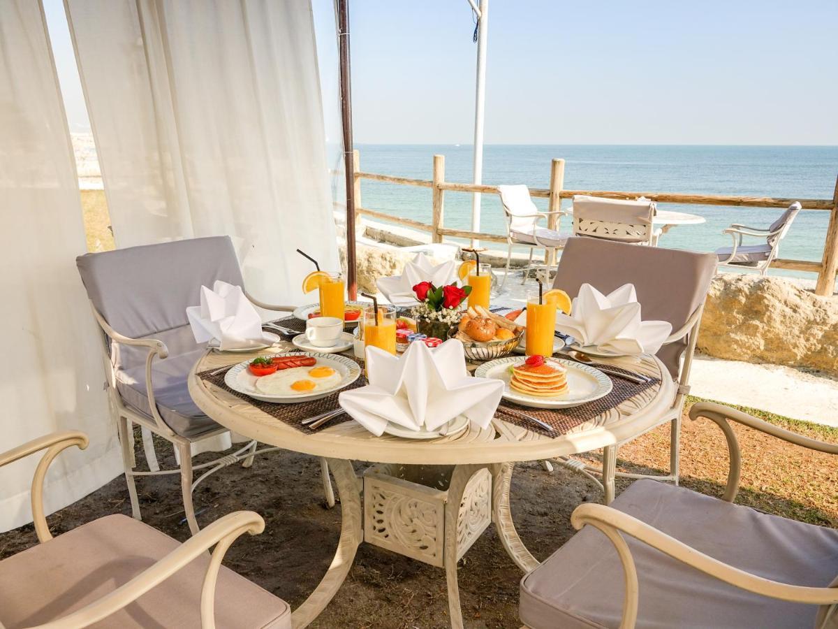 Al Kout Beach Hotel Kuwait City Bagian luar foto