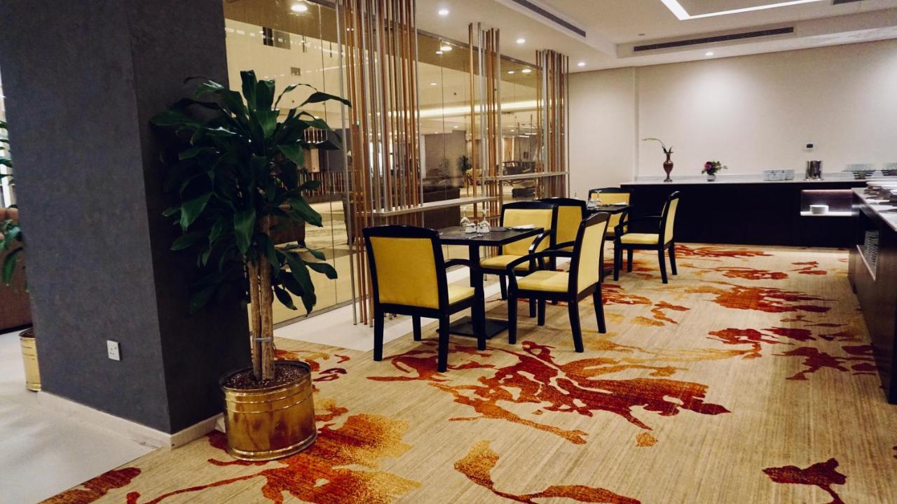 Al Kout Beach Hotel Kuwait City Bagian luar foto